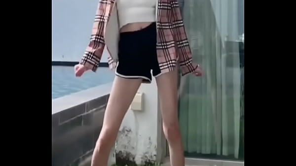 Gadis Tionghoa seksi Chen Yi Li yang menggoda