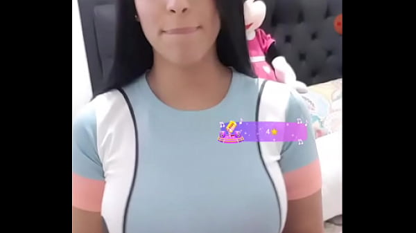Gadis Seksi Menggoda di BIGO LIVE dengan Gerakan Erotis