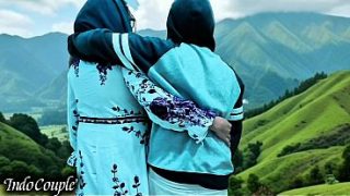 Istri berjilbab nakal selingkuh di rumah saat suami asyik berlibur di Bali dengan pacar, sampai puas menelan cairan lelaki hidung belang.