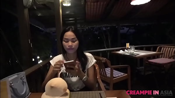 Gadis Thailand muda menerima isi sperma tanpa sensor