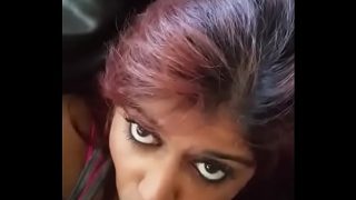 Gadis Desi Mengisap Kontol di Dalam Mobil
