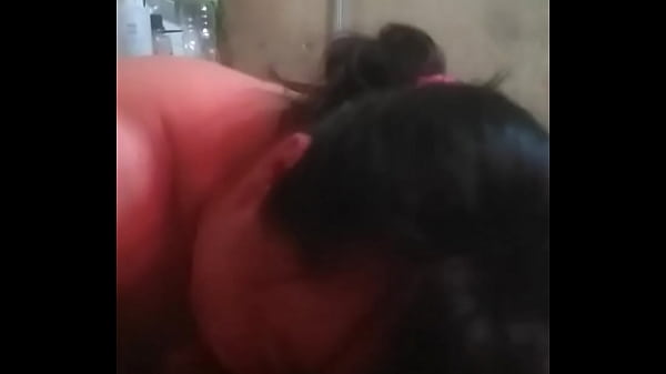 Wanita Tiongkok menggoda pria India dengan rayuan panas