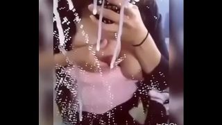 Susu montok tante Desi yang menggoda