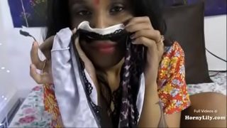 Lily yang Bergairah Bicara Kotor Hindi dan Obrolan Seks Panas