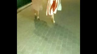 Gaun sutra emas Tiongkok yang menggoda dan sensual
