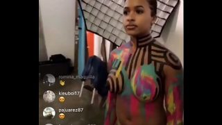 Tetesan puting susu di Instagram Live