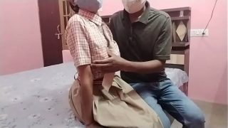 Gadis Sekolah India Panas Bercinta di Luar Ruangan dengan Audio Hindi
