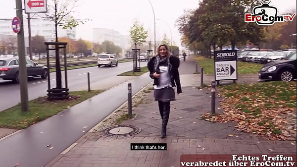 Gadis Turki Jerman digiring ke pertemuan seks publik di jalanan