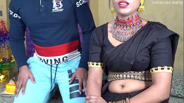 MILF India panas rayakan ulang tahun dengan adegan ranjang senggama XXX DESI dalam bahasa Hindi XXX