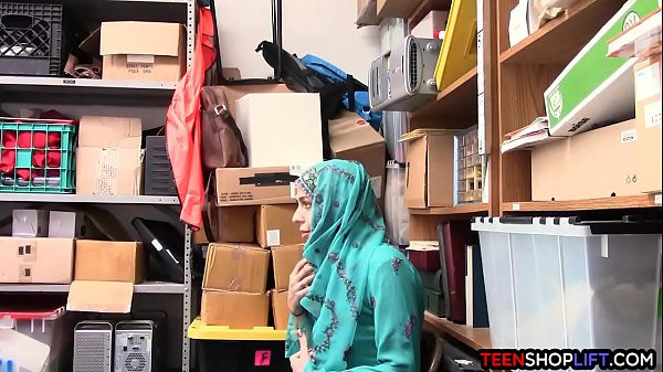 Gadis Arab ketahuan mencuri, digilir satpam sampai puas