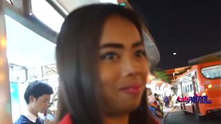 Gadis Asia bertetek kecil doyan kontol tebal masuk dalam-dalam