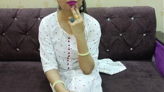 Cek deh celah basah desi India, biar nafsu lihat memek merahmu malah bikin pantatmu digoyang