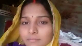 Gadis desa India pamer memek basah dan payudara kencangnya