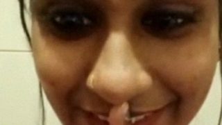 Gadis Tamil India meremas memeknya saat video call