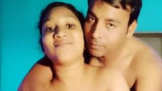 Pasangan India sehat berbagi video mesra panas di internet