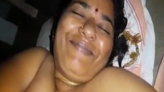 Suami Tamil Desi merekam adegan panas intim dengan istrinya