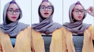 Ukhty Yulia Live Show Pamer Belahan Dada Montok