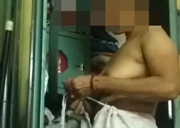 Video mandiri bugil total dari mami Tamil yang menggoda