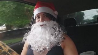 Bianca foi tirar uma foto com o Papai Noel e acabou sentando no peru de Natal.