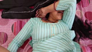 Gadis Seksi Priya Nyeri Saat Pertama Kali Bercinta dengan Kakak Tiri, Ada Suara Hindi Jelas