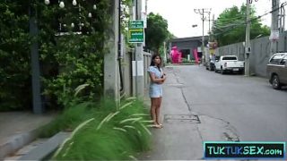 MILF Thailand montok digoda di tuk-tuk lalu digoyang sampai puas