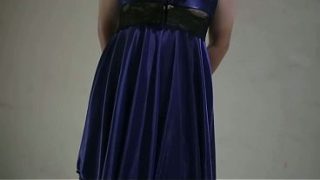 NGENTOT TANTE INDO BERGAUN SATIN BIRU SAMPE KEBOCORAN DALEM – AUNTIE IN BLUE SATIN DRESS GETS FILLED UP INSIDE