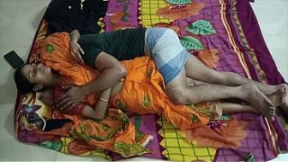 Bhabhi Genit Menggoda Devar untuk Adegan Birahi yang Kasar dan Intens