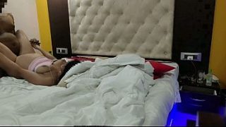 Trisha Ngentot Keras dengan Alat Penis Besar Sambil Bicara Hindi