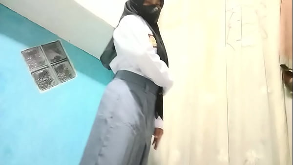 Cewek SMA ngentot sama pacarnya habis pulang sekolah