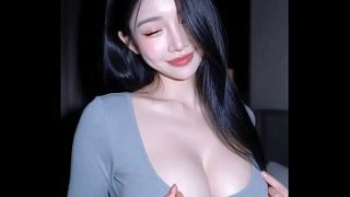 Bercinta dengan Gadis AI yang Menggairahkan