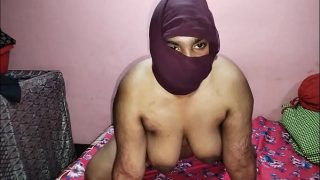 MUA Ganteng Ngentot Abis Model India Seksi di Rumah, Suara Erangnya Bikin Greget!