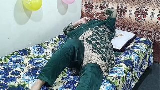 Wanita India yang Sudah Menikah Panggil Pemuda untuk Bercinta Kasar dengan Suara Hindi yang Menggairahkan