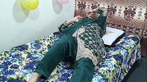 Wanita India yang Sudah Menikah Panggil Pemuda untuk Bercinta Kasar dengan Suara Hindi yang Menggairahkan