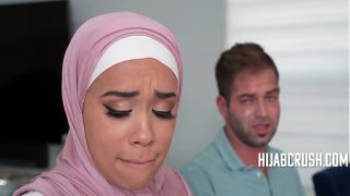 Membuat Adik Tiri Arabku Tak Lagi Sok Suci | HijabCrush