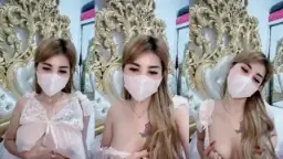 Mamih Tercinta Bergaun Tipis Meremas Payudara