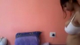 Video panas desi bertubuh seksi melepas gaunnya