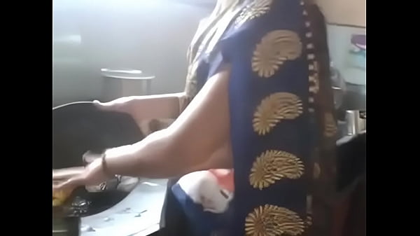 Desi Indian Kannada aunty panas pusar goyang pinggul bikin ngiler