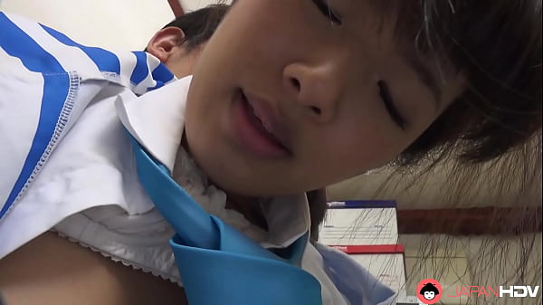 Mayuka Momota di kantor mendambakan penis dan mendapatkannya tanpa sensor.