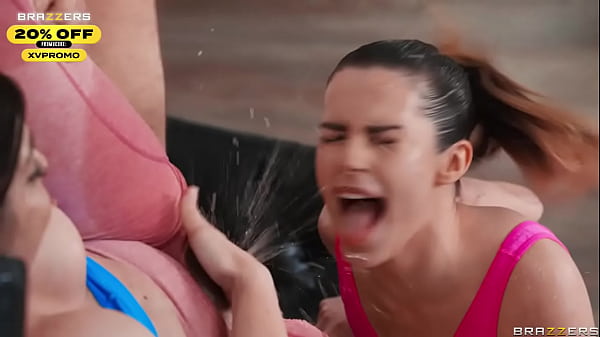 Klub Muncrat Brazzers: Keira Croft dan Chanel Camryn Basahi Ranjang