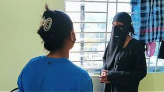 Istri Rumah Tangga Cantik Beraksi Mesra dengan Suami di Video Desi XXX