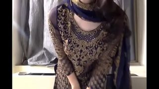 Goyangan panas cewek India di depan kamera