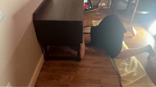 Putri tiri tersangkut ditusuk, ditelan, dan digapai ayah tiri dengan kontol besar