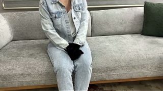 Buruan, sebelum ibu tiriku pulang dan menemukan kita
