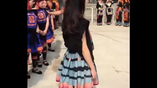 Tetes payudara cina tersingkap saat diintip