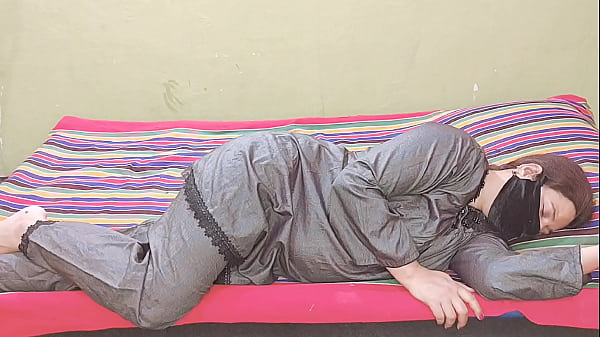 Bhabhi Pakistan Digoyang Kencang dari Belakang dengan Suara Desi Hindi