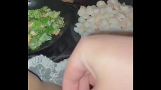 Ngentot sambil mainin makanan, cewek hijab arab jadi putri salju cabul, video amatir LA, fetish makanan ekstrim paling serem