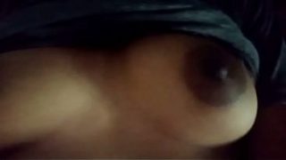 Desi si jalang telanjang dada dan pamer tetek asli