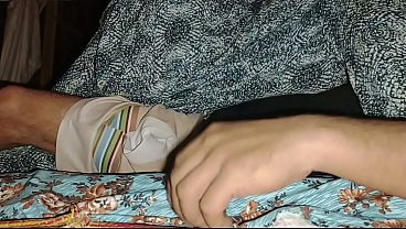 Malam ini, ibu tiri kasih nikmat banget, gua colok memeknya pake dua jari sampe keluar air.