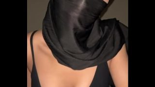 Goyangin Hijab Tapi Dada Montok Banget Bikin Sange