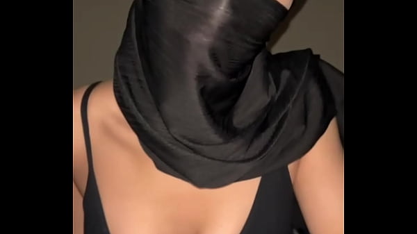 Goyangin Hijab Tapi Dada Montok Banget Bikin Sange